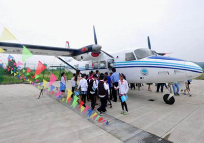 東海分局 海監(jiān)東海航空支隊(duì)機(jī)庫向青少年開放
